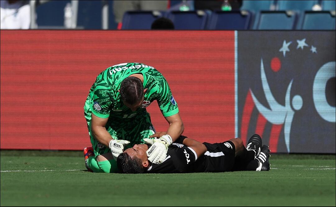 Juez de línea se desmaya en pleno partido de la Copa América entre Perú y Canadá - Foto: AFP