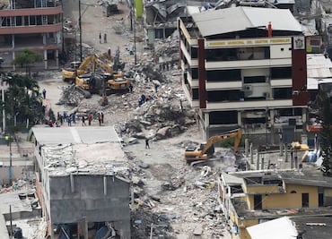 Suman 654 muertos por terremoto en Ecuador