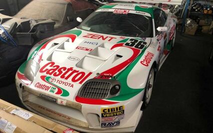 El icónico Toyota Supra Castrol TOM es encontrado abandonado y será restaurado