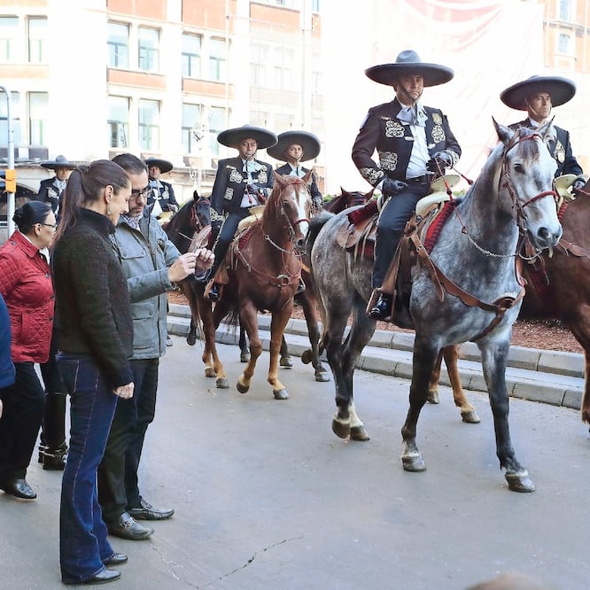 La jefa de Gobierno, Claudia Sheinbaum, y el secretario de Seguridad Ciudadana, Jesús Orta Martínez, presentaron a los 30 elementos que conforman la Policía Charra. Foto: IRVIN OLIVARES. EL UNIVERSAL