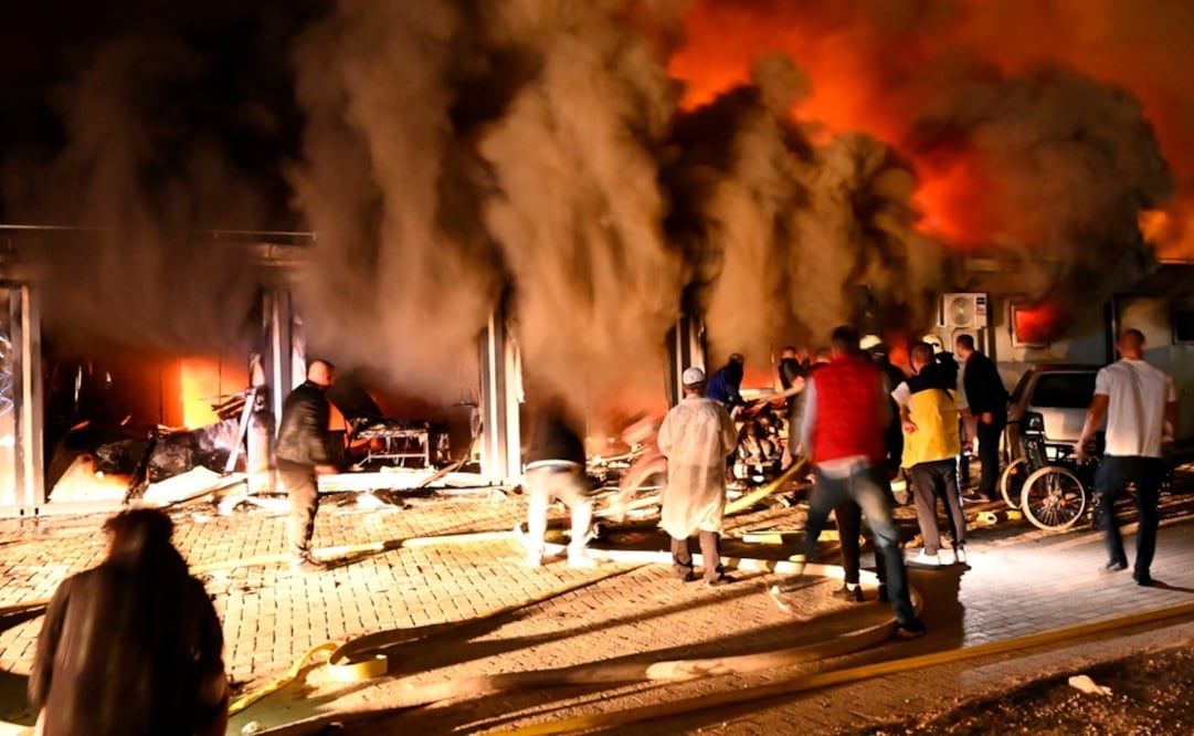 El incendio fue notificado cerca de las 19H00 GMT a los bomberos. Foto: EFE