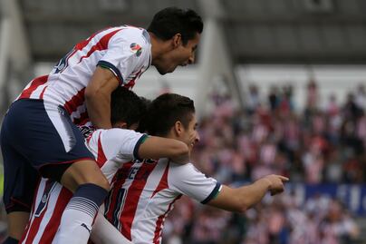 Chivas derrota a Lobos BUAP y regresa a la victoria