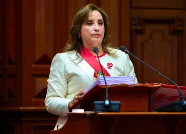 Boluarte "está en su casa, ni asilada ni no habida" tras destitución, afirma abogado de expresidenta de Perú