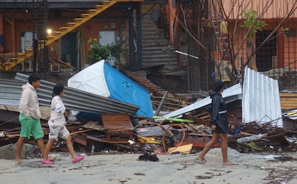 FOTOS: Huracán Erick impacta en Oaxaca; se registra desborde del mar y compras de pánico 