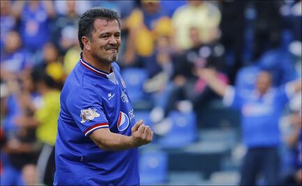 En Cruz Azul hacen las cosas con las patas: Carlos Hermosillo