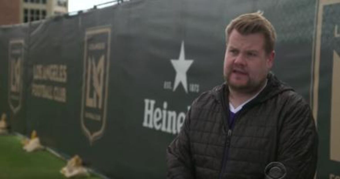 Carlos Vela se enfrenta a James Corden en The Late Late Show