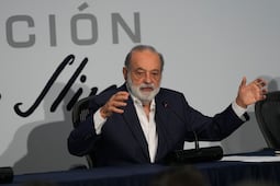 Carlos Slim rompe el silencio sobre el registro obligatorio de celulares y pide una “reestudiadita” al plan