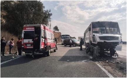 Accidente de transporte de personal deja 21 personas lesionadas en autopista México-Querétaro; conductor está bajo custodia