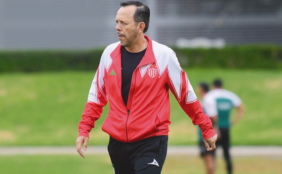 Fentanes no es más el técnico del Necaxa Foto: Imago7