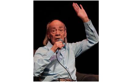 "El Loco" Valdés está libre de cáncer y la Vero lo ayuda