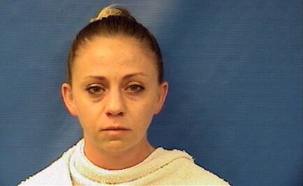 Dan 10 años de cárcel a expolicía de EU que mató a su vecino al equivocarse de casa