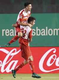 Reyes da triufo a los Periquitos