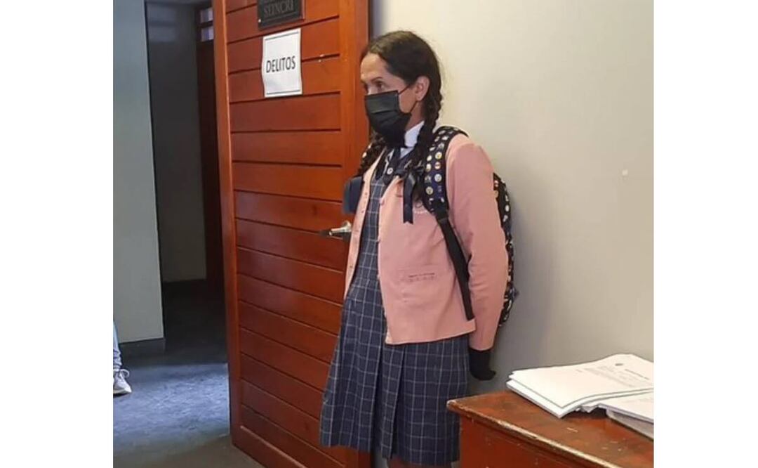 Un hombre disfrazado de alumna ingresó a un colegio en Perú y se escondió en los baños de mujeres para presuntamente fotografiarlas. Foto: Captura de pantalla
