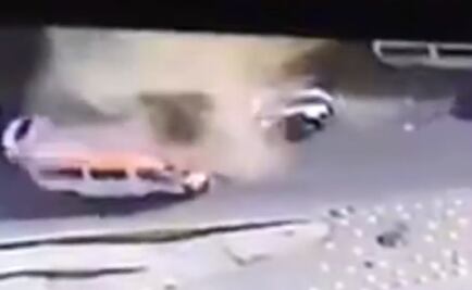 Captan en video caída de excavadora en Interlomas