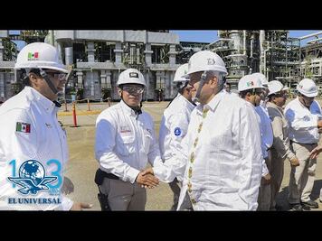 Gobierno fortalece finanzas de Pemex, "por si las moscas"