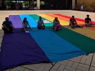 Protestan colectivos LGBTQ+ por asesinato de “La Sharis” y "La Vale” en Sinaloa; piden tipificación de transfeminicidio