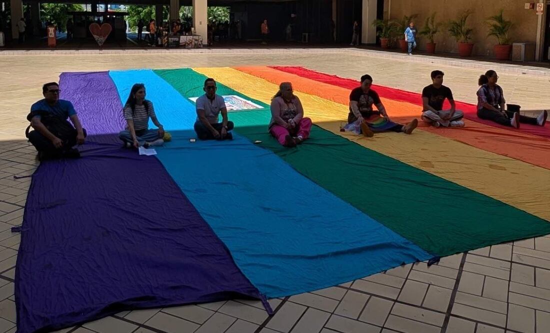 Manifestación de colectivos LGBTQ+ en Sinaloa por asesinato de “La Sharis” y "La Vale” en días recientes (18/07/2025). Foto: Cortesía