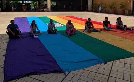 Protestan colectivos LGBTQ+ por asesinato de “La Sharis” y "La Vale” en Sinaloa; piden tipificación de transfeminicidio