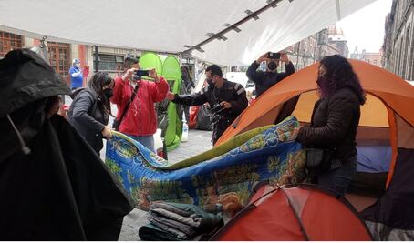 Trabajadores de Notimex levantan plantón que mantenían en Palacio Nacional