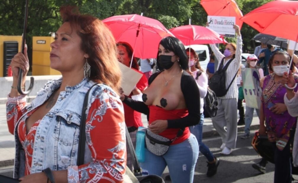 Burlas, golpizas y asaltos; lo que Melanie enfrenta como trabajadora sexual transgénero