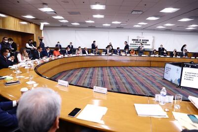 Con votos de Morena, Verde y PT, avanza Ley de Ingresos; va al pleno