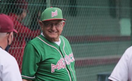 AMLO presume que le ganó al IMSS en partido de beisbol, aun con “cachirules” 