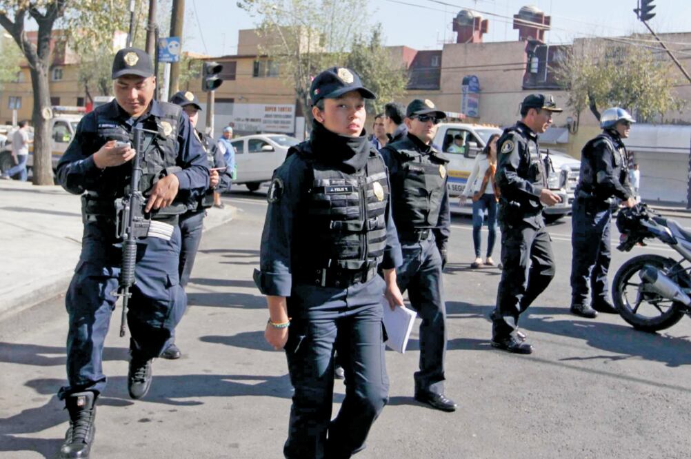 Capacitar a 61 mil 500 policías en materia de derechos humanos es otra de las metas de la Secretaría de Seguridad Pública. (ARCHIVO EL UNIVERSAL)