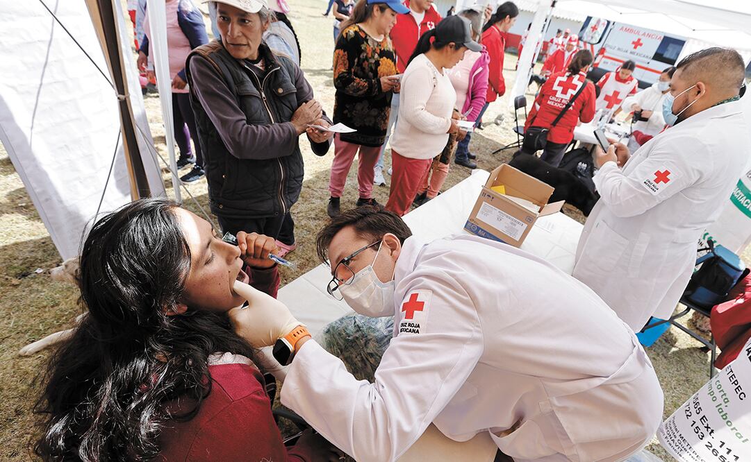 Con el objetivo de cerrar la brecha de marginación entre el espacio rural y urbano, las delegaciones de Toluca y Metepec de la Cruz Roja mexicana llevaron a cabo la entrega de apoyos humanitarios y una jornada de salud gratuita en la comunidad de Agua Blanca. (25/03/2025) Foto: Jorge Alvarado | El Universal