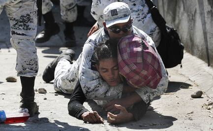 Guardia Nacional contiene a caravana migrante que intentó cruzar desde Guatemala