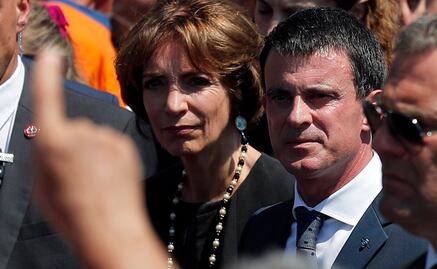 Abuchean a primer ministro francés en Niza