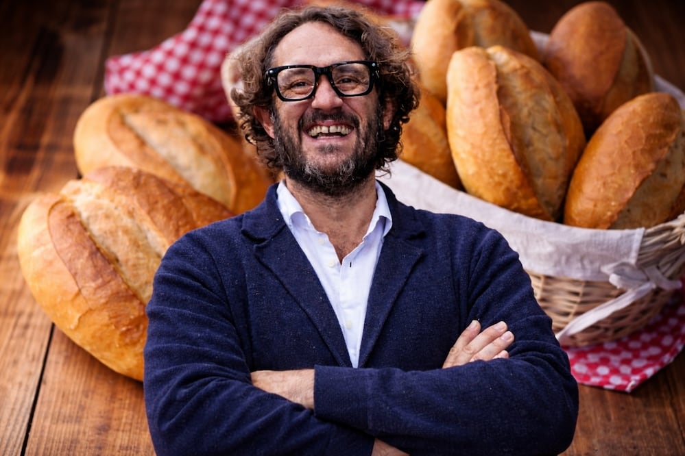 Richard Hart, panadero que afirmó que México no tiene cultura del pan, pide disculpas. Foto: redes sociales y Pixabay