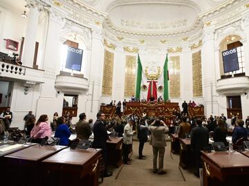 Congreso CDMX guarda minuto de silencio por víctimas de Iztapalapa; piden regular pipas con materiales peligrosos