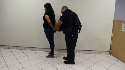 Wendy vive de vender cristal en Tijuana; tiene fe en la Santa Muerte