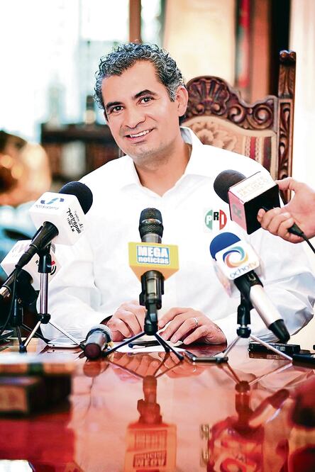 Javier Duarte afirmó en Twitter que respeta el proceso que Enrique Ochoa Reza lleva en su contra y agradeció el apoyo de los legisladores que lo respaldan (PRI)