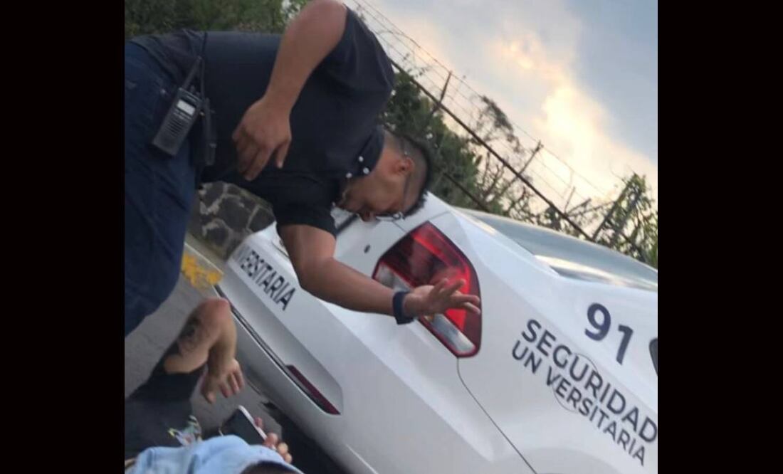 Foto: Especial/el Universal/ Guardia de Seguridad agrediendo a estudiante de la UNAM