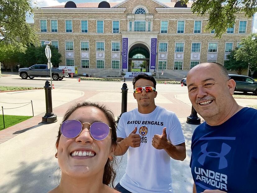 La familia Celaya Hernández verá la competencia por televisión. Foto: Especial