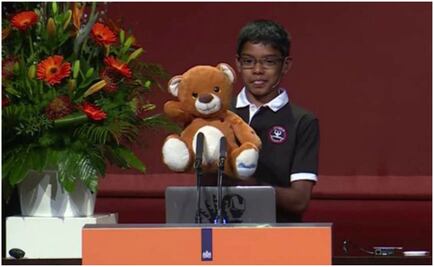 El niño que hackea osos de peluche en vez de jugar con ellos