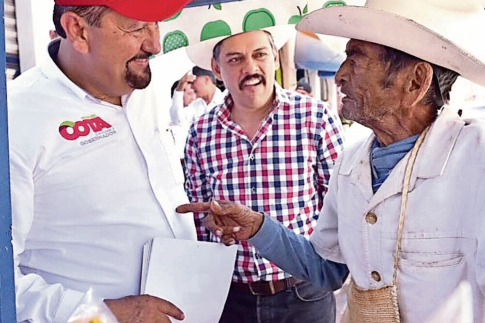 En Tecuala el candidato de la alianza PRI-PVEM-Panal, Manuel Cota, recorrió algunas colonias saludando a sus simpatizantes y platicó con los jóvenes (TOMADA DE FACEBOOK)