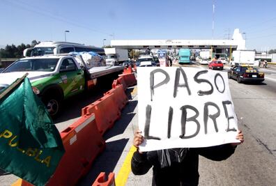 Toman caseta de Palo Blanco en protesta contra gasolinazo