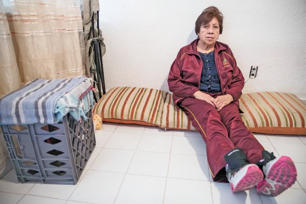 Evangelina Jiménez perdió los muebles de su casa tras el desbordamiento del río San Buenaventura el pasado 6 de septiembre en Xochimilco, que afectó a colonias cercanas como La Rinconada Coapa. (CRISTOPHER ROGEL. EL UNIVERSAL)