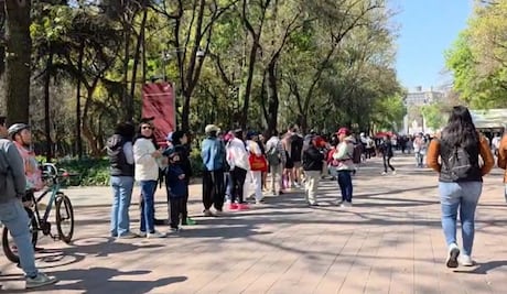 Arranca vacunación contra el sarampión en la CDMX; largas filas se registran en Chapultepec