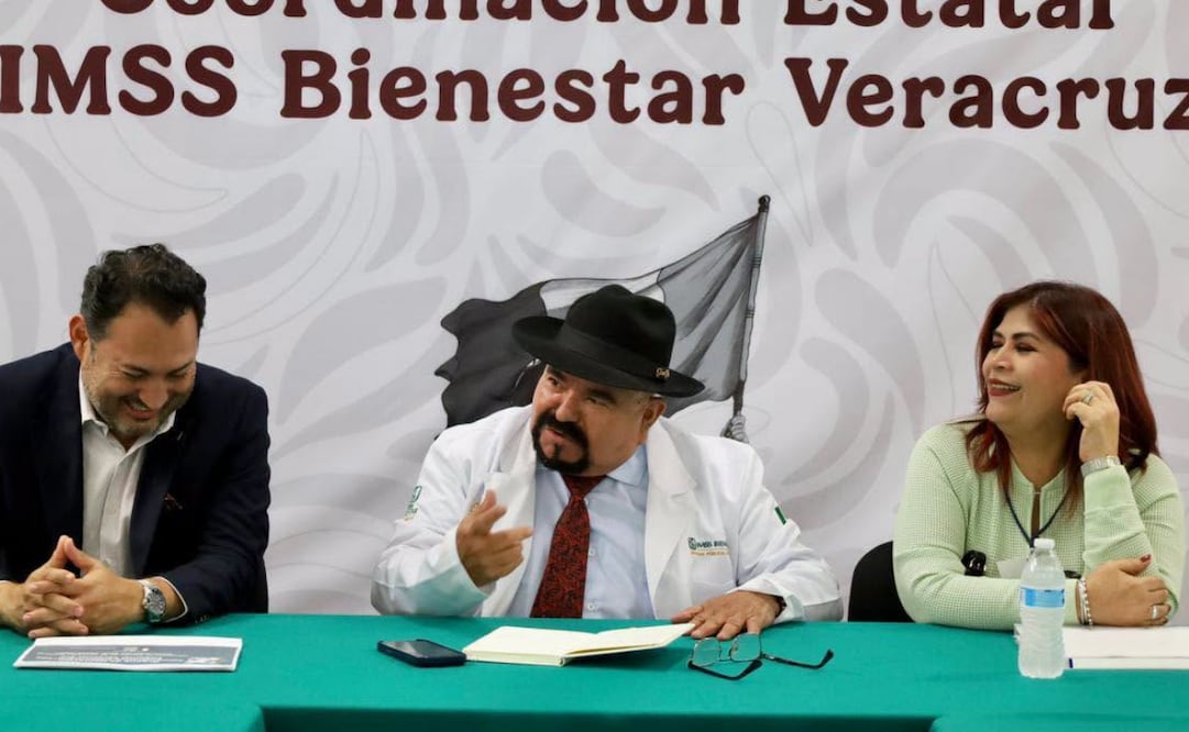 En medio de constantes protestas por la falta de insumos básicos en hospitales y clínicas de Veracruz, el delegado del IMSS-Bienestar en Veracruz, Roberto Ramos Alor, fue exhibido en una videograbación donde se le observa minimizar el problema.
(10/09/26)
Foto: FB Roberto Ramos Alor