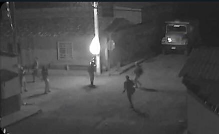 Captan cómo CJNG ataca con drones con explosivos a habitantes y Guardia Nacional en Michoacán 