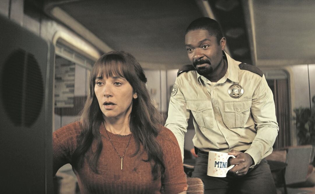 Rashida Jones y Oyelowo interpretan a una pareja que vive atrapada en un silo gigante, Foto: APPLE TV +