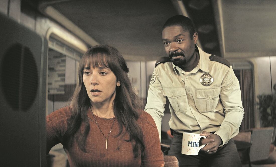 Rashida Jones y Oyelowo interpretan a una pareja que vive atrapada en un silo gigante, Foto: APPLE TV +