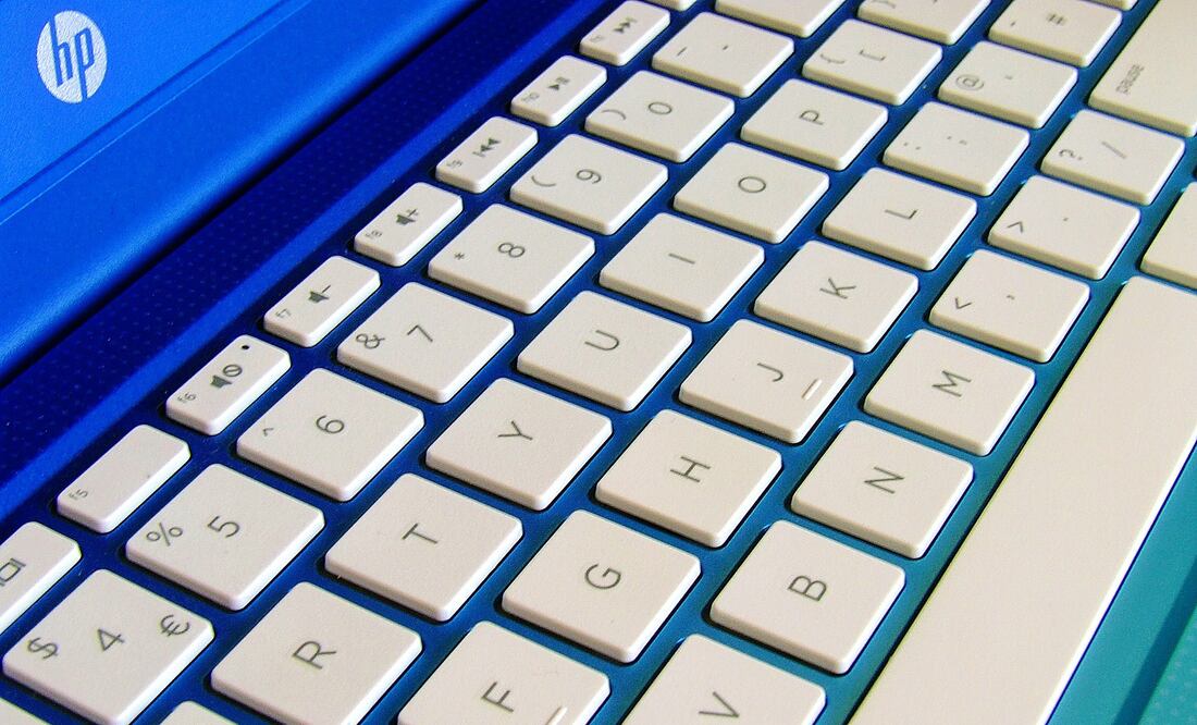 La marca recomendó usar las computadoras siempre conectadas a la corriente