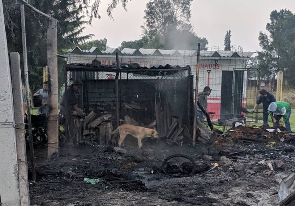 Se registran dos explosiones en zona de talleres de pirotecnia en Tultepec
