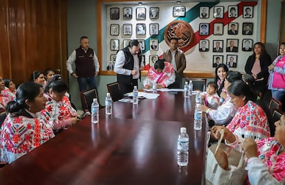 Firman Acta Constitutiva para evitar que empresas usen diseños de bordadoras de Santa Catarina Tlaishakilli