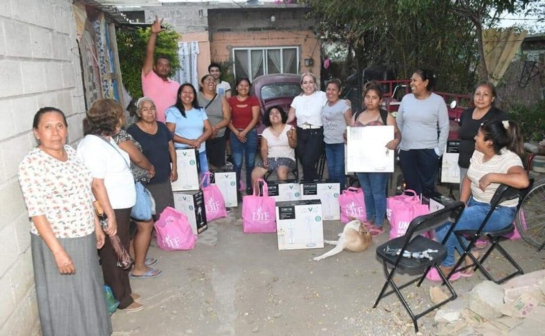 Autoridades obsequian ventiladores y agua ante casos de golpe de calor. Foto: Especial