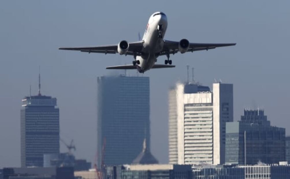 ¿Cómo funciona el sistema averiado que causó caos en los vuelos de EU?